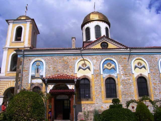 Velkovski Guest House Hisarya Bagian luar foto