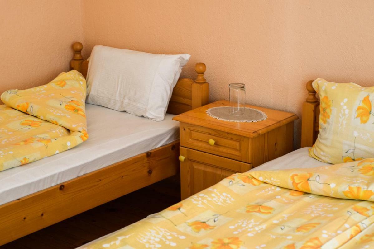 Velkovski Guest House Hisarya Bagian luar foto