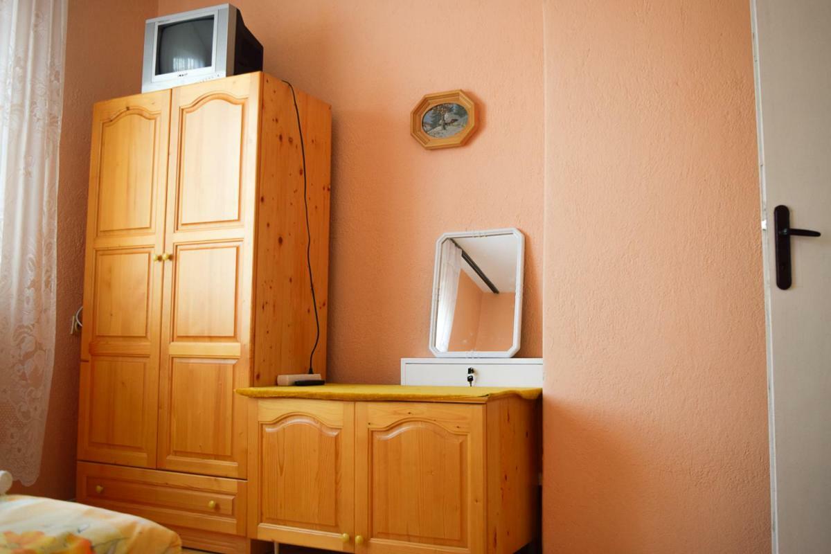 Velkovski Guest House Hisarya Bagian luar foto