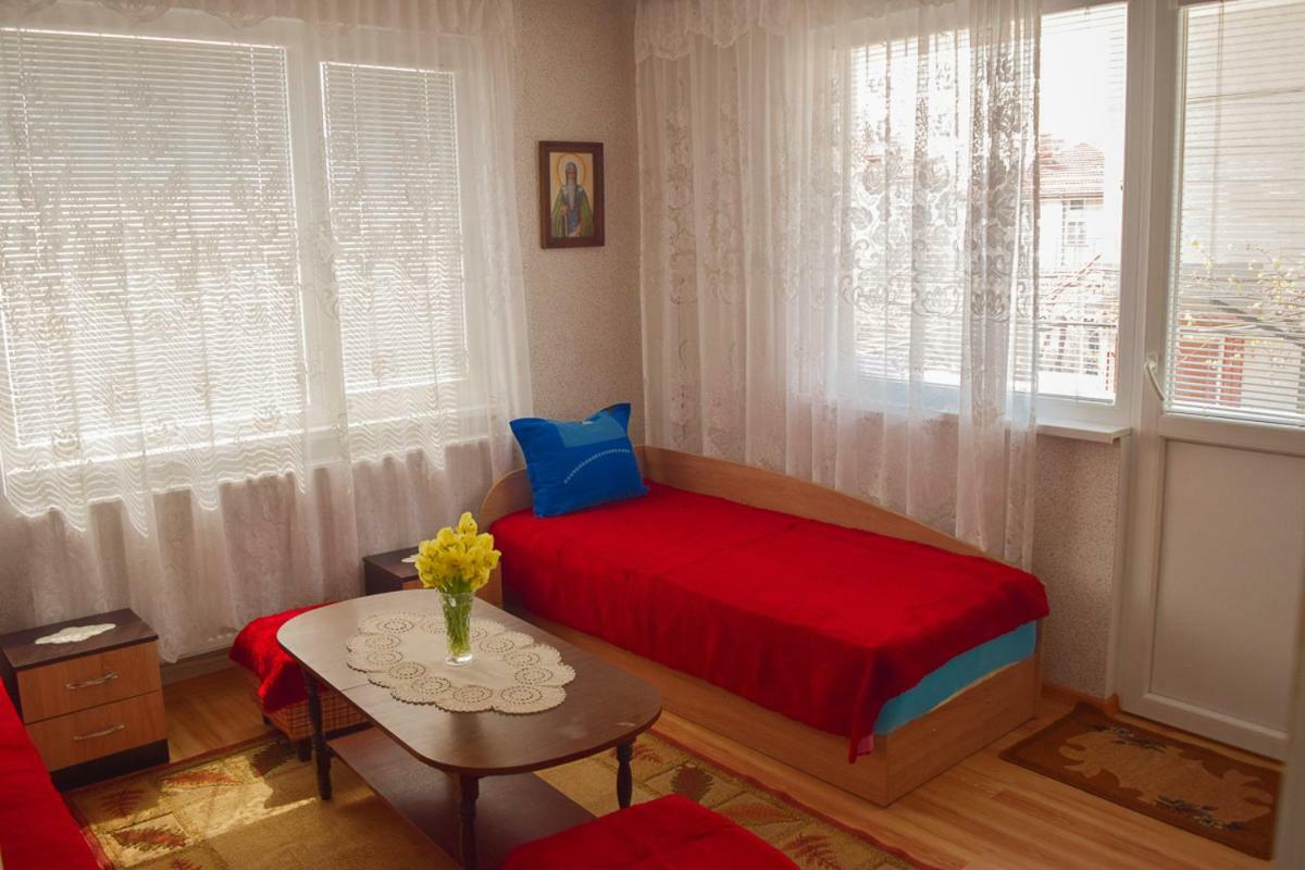 Velkovski Guest House Hisarya Bagian luar foto