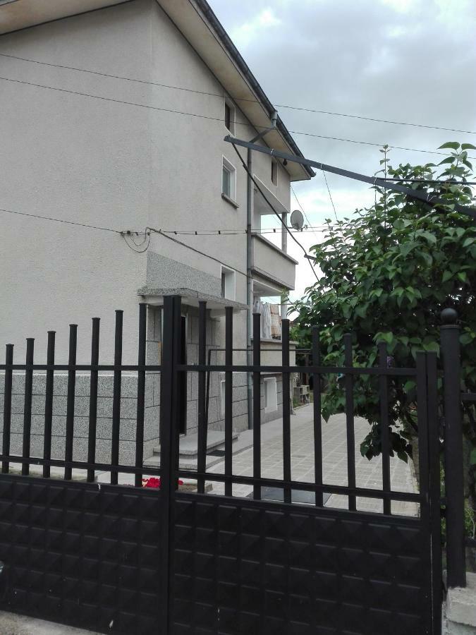 Velkovski Guest House Hisarya Ruang foto